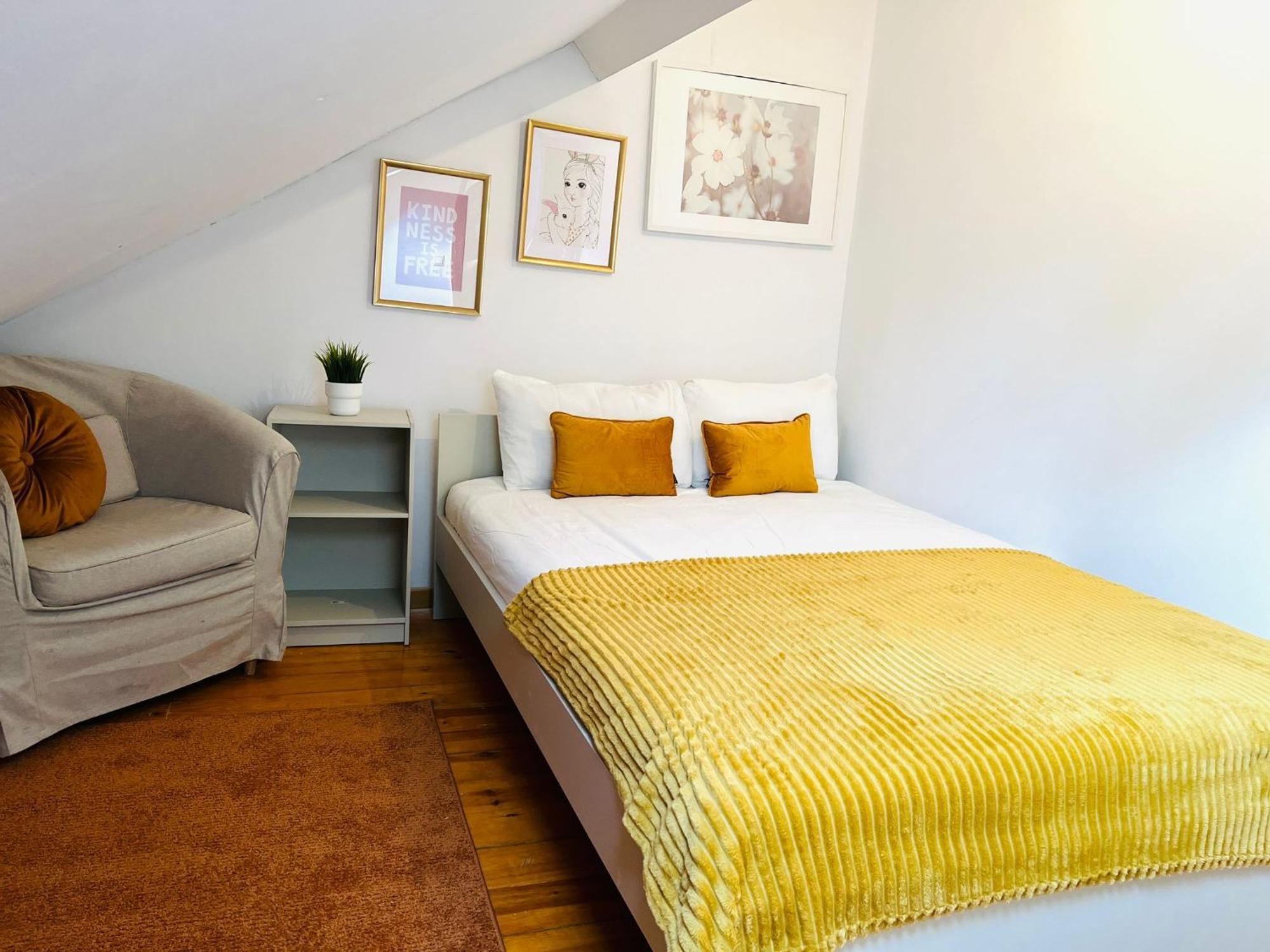 Albergue Bairro Alto, Location In Centre *