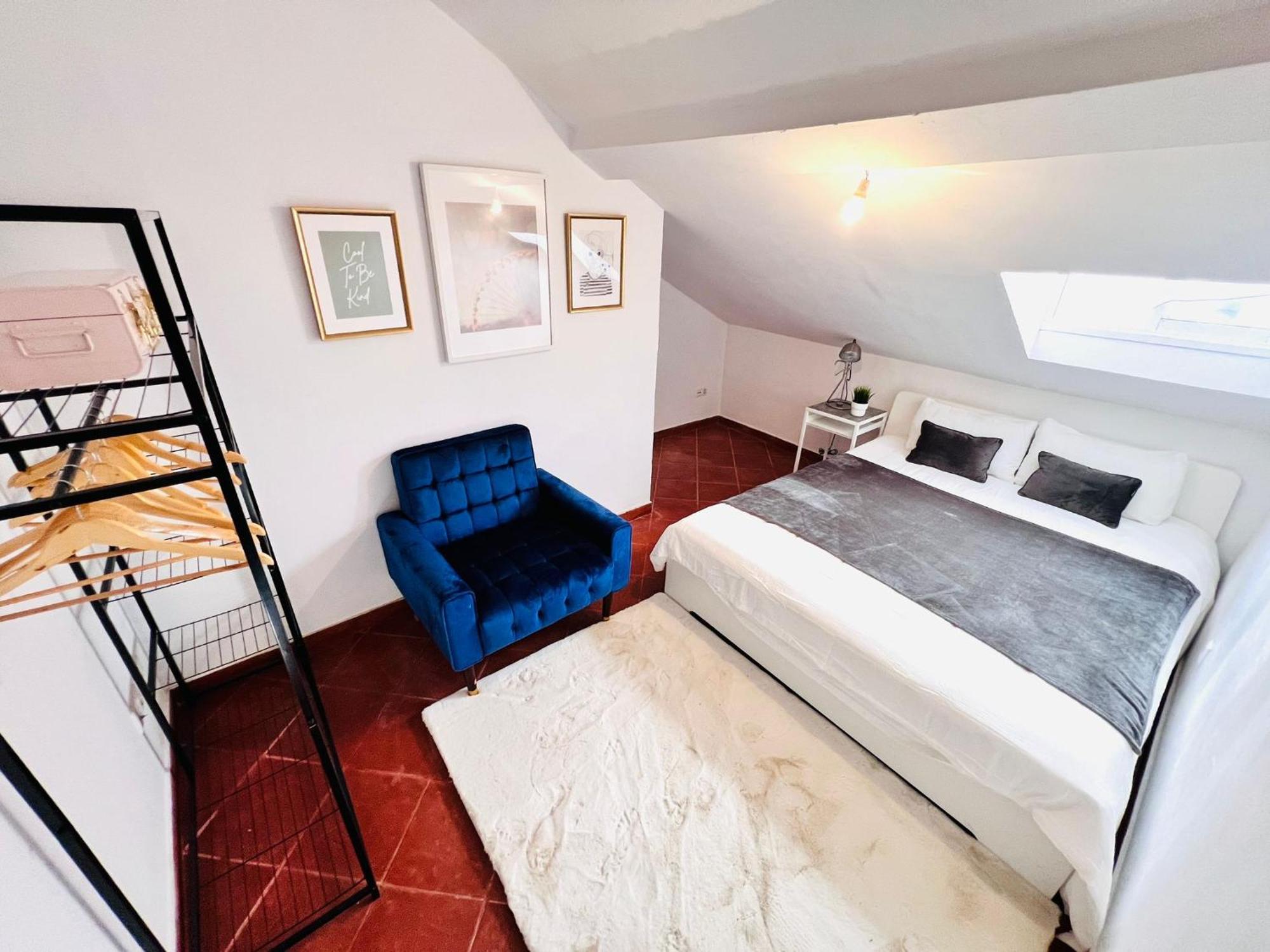 Albergue Bairro Alto, Location In Centre *